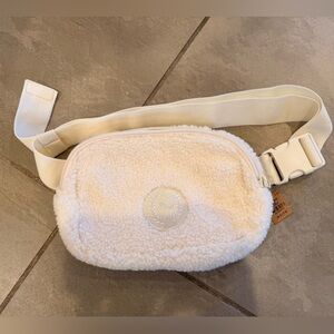 Victoria’s Secret PINK Sherpa Fanny Pack waist belt Bag NEW Cream Crossbody